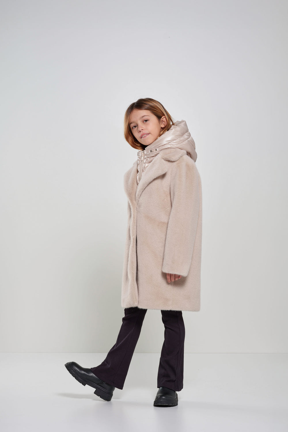 Translation missing: it.cappotto-lungo-in-ecopelliccia-con-cappuccio-cg6570tfsb6