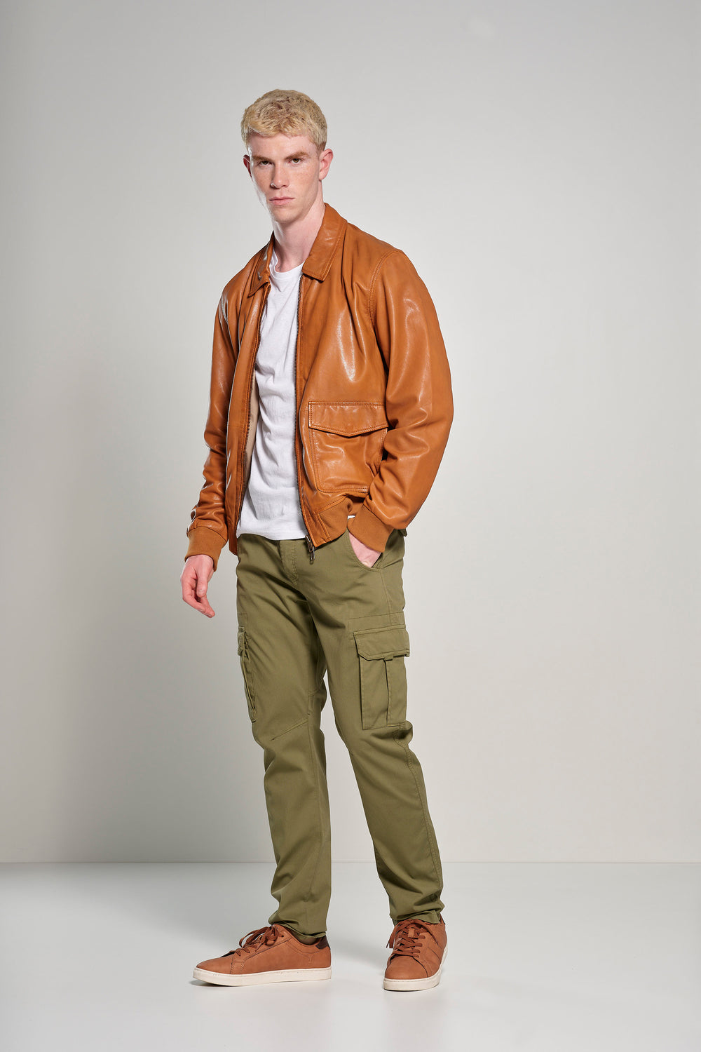 Translation missing: it.pantalone-con-tasche-cargo-in-gabardina-pmdyltgst5