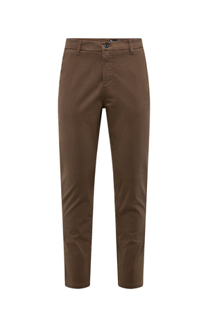 Slim fit chino pants in stretch satin with micro print