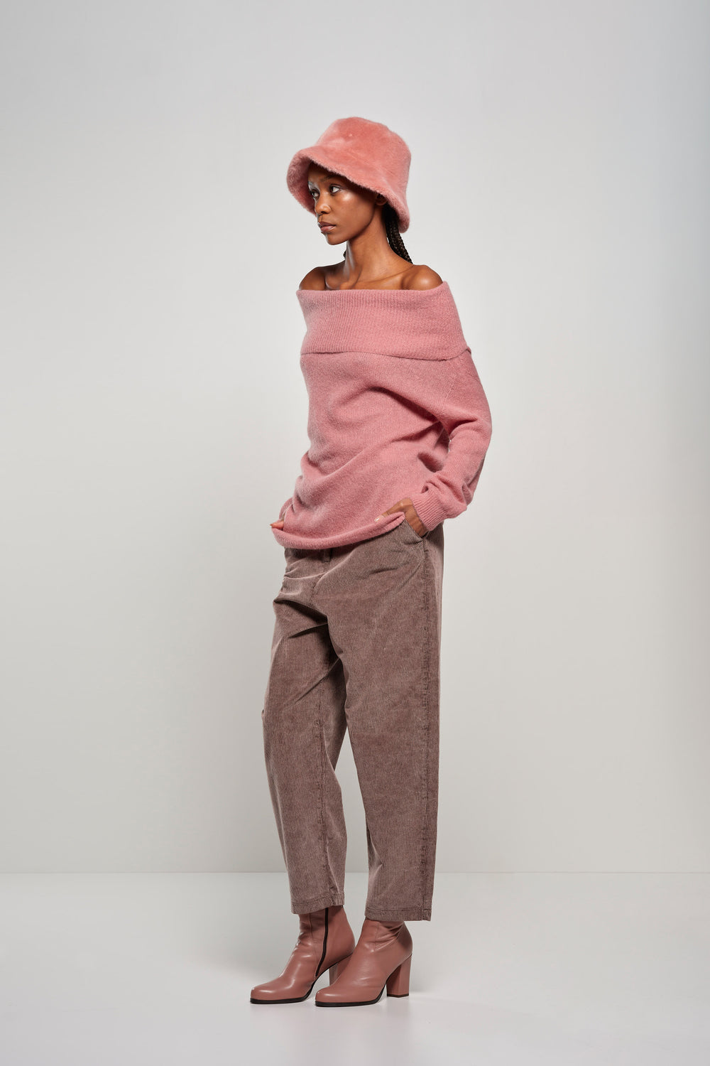Translation missing: en.balloon-corduroy-pants-pw8741tvtl5
