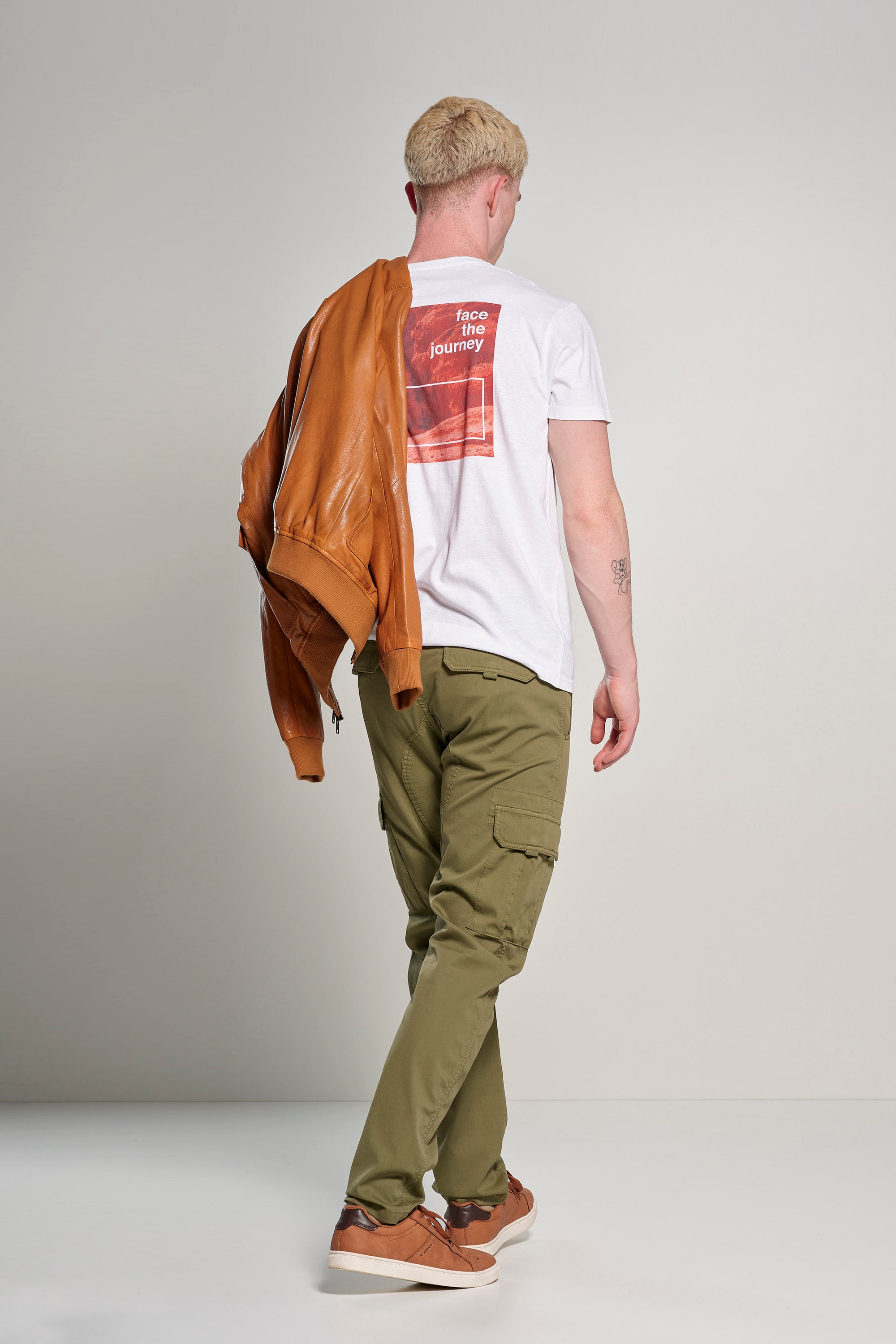 TM9043TJSN5_00_INDOSSATO.jpg