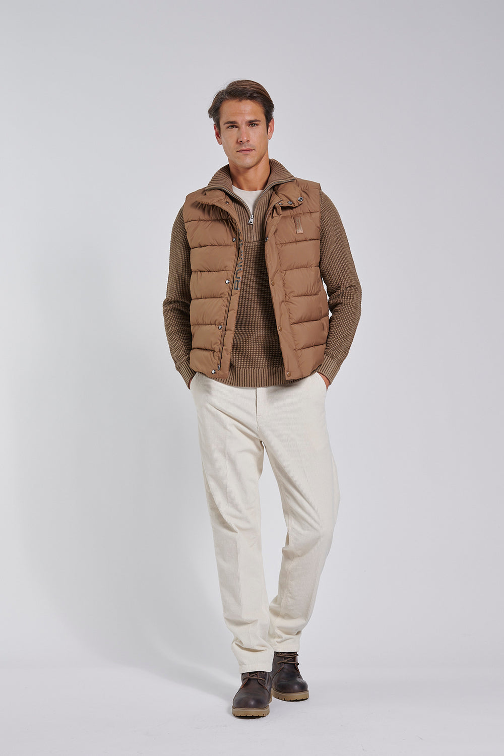 Translation missing: fr.padded-vest-in-genuine-down-vm9798ttmst